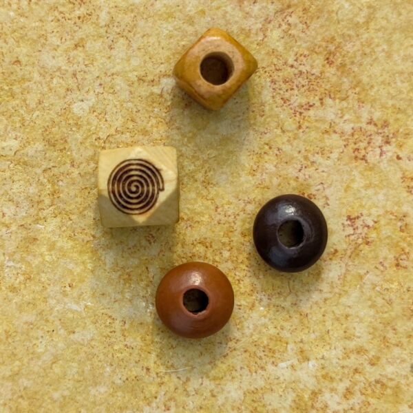 Zauberhaftes Naturholz-Dreadperlen Set - Holzliebe mit Spirale & Peace – Bild 3