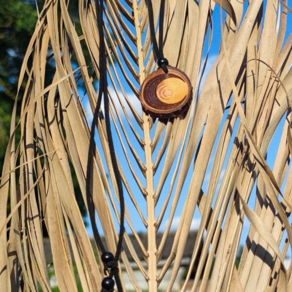 Mondzauber -Mini Anhänger aus einer Astscheibe Kiefernholz mit Mond Gravur – Bild 4
