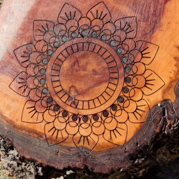 Mandala Blume by Kunterbunte Welt auf Naturholz vom Birnbaum – Bild 2
