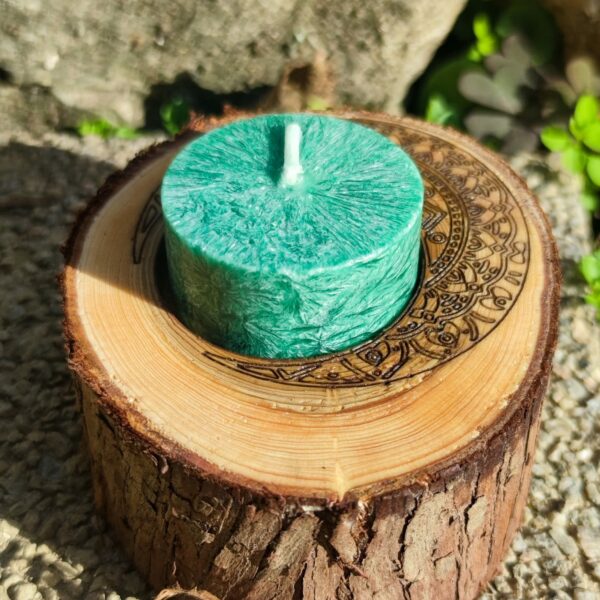 Kerzenhalter mit Mandala Mond Gravur auf einer Baumscheibe Zypressenholz