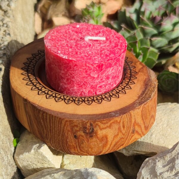 Kerzenhalter mit Mini-Mandala Gravur auf einer Baumscheibe vom Apfelbaum – Bild 2