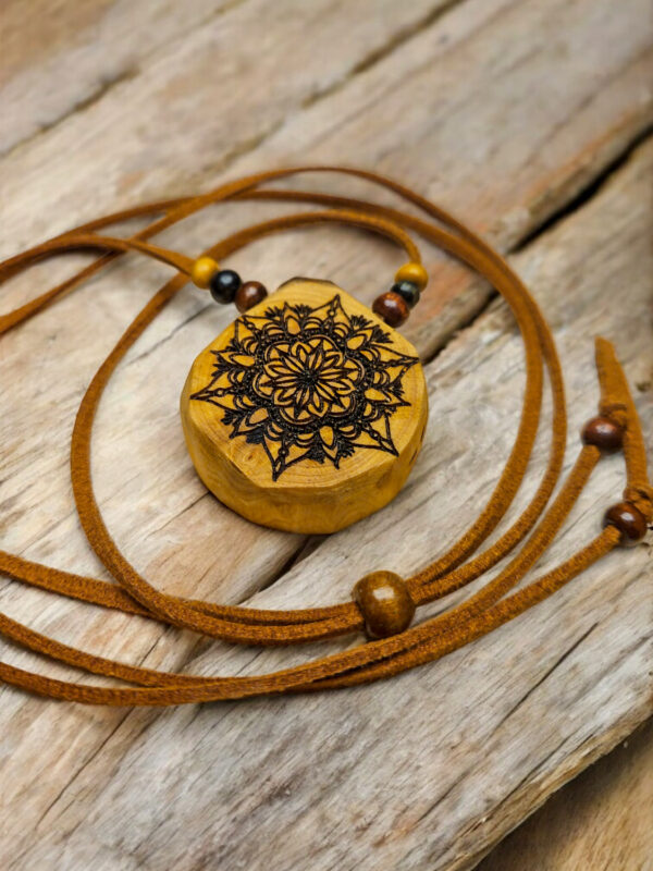 Anhänger aus Holz vom Lebensbaum "Boho Tree Soul" – Bild 2