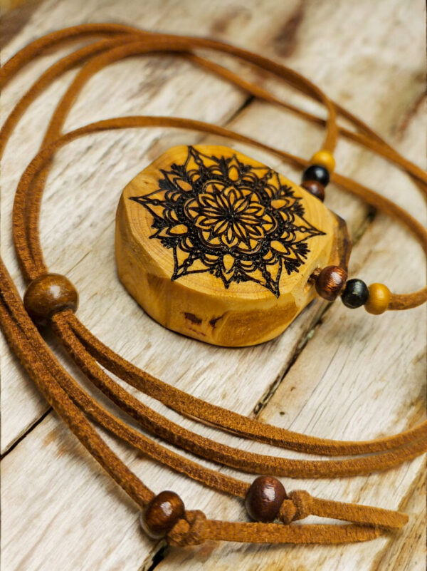 Anhänger aus Holz vom Lebensbaum "Boho Tree Soul" – Bild 3